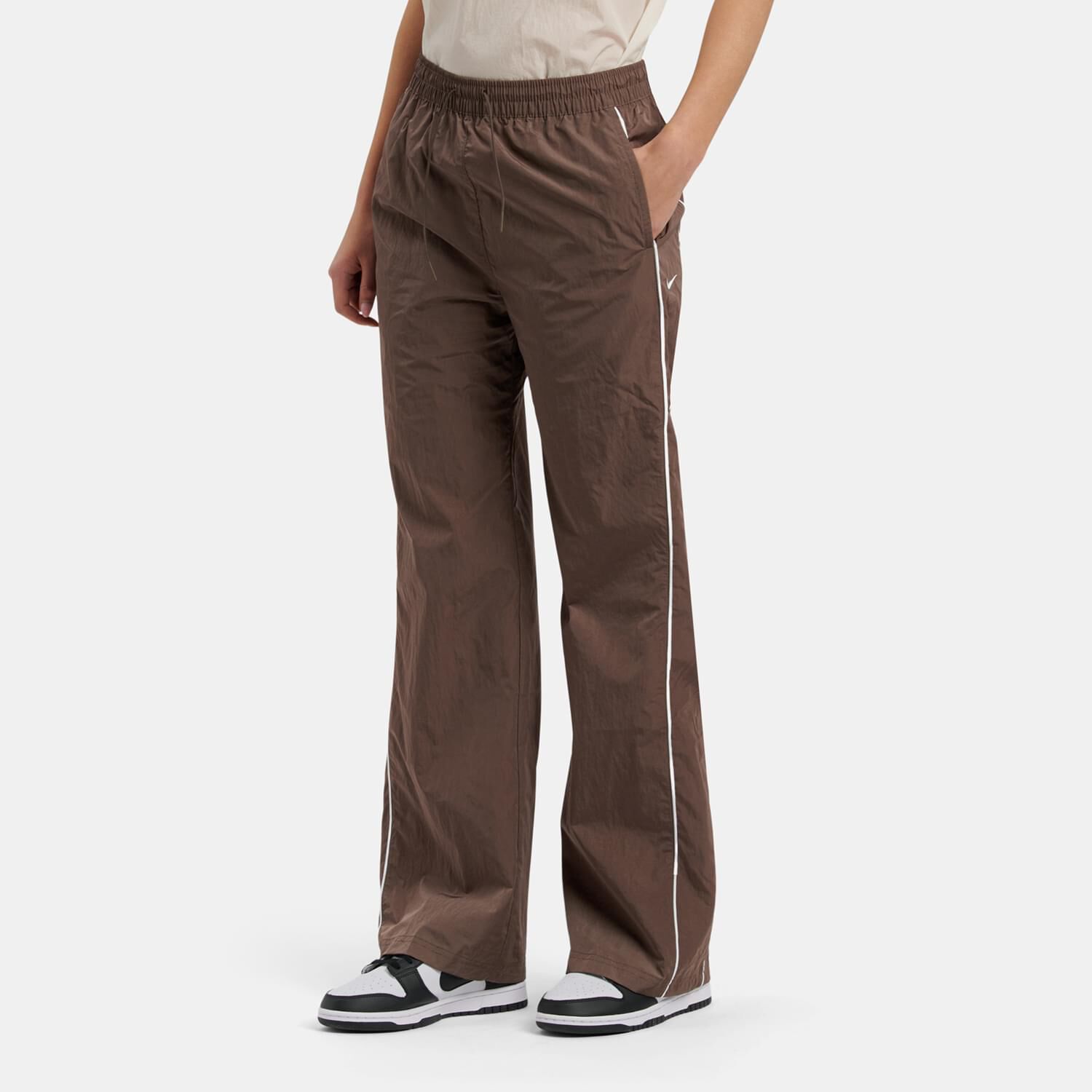 Nike windrunner brown store