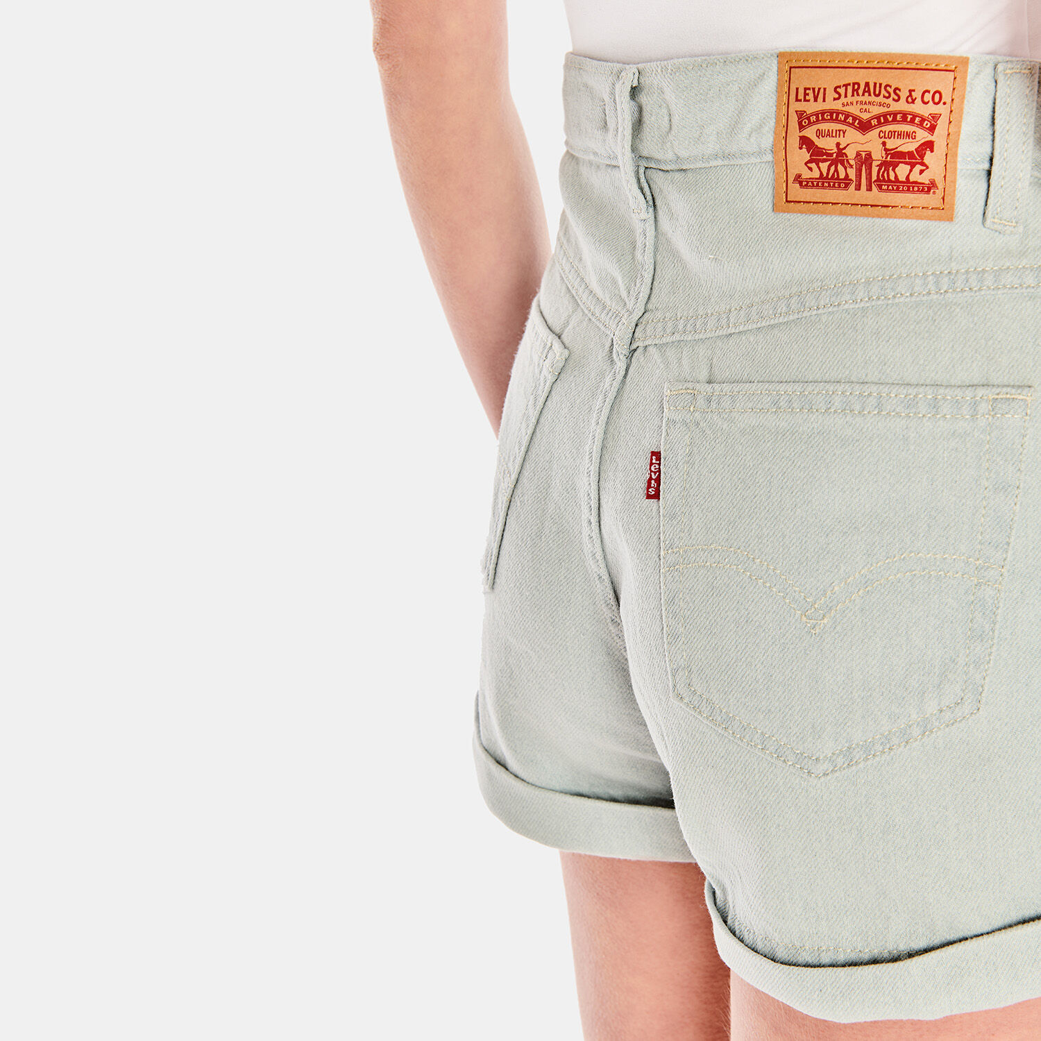 Mom a line clearance levis