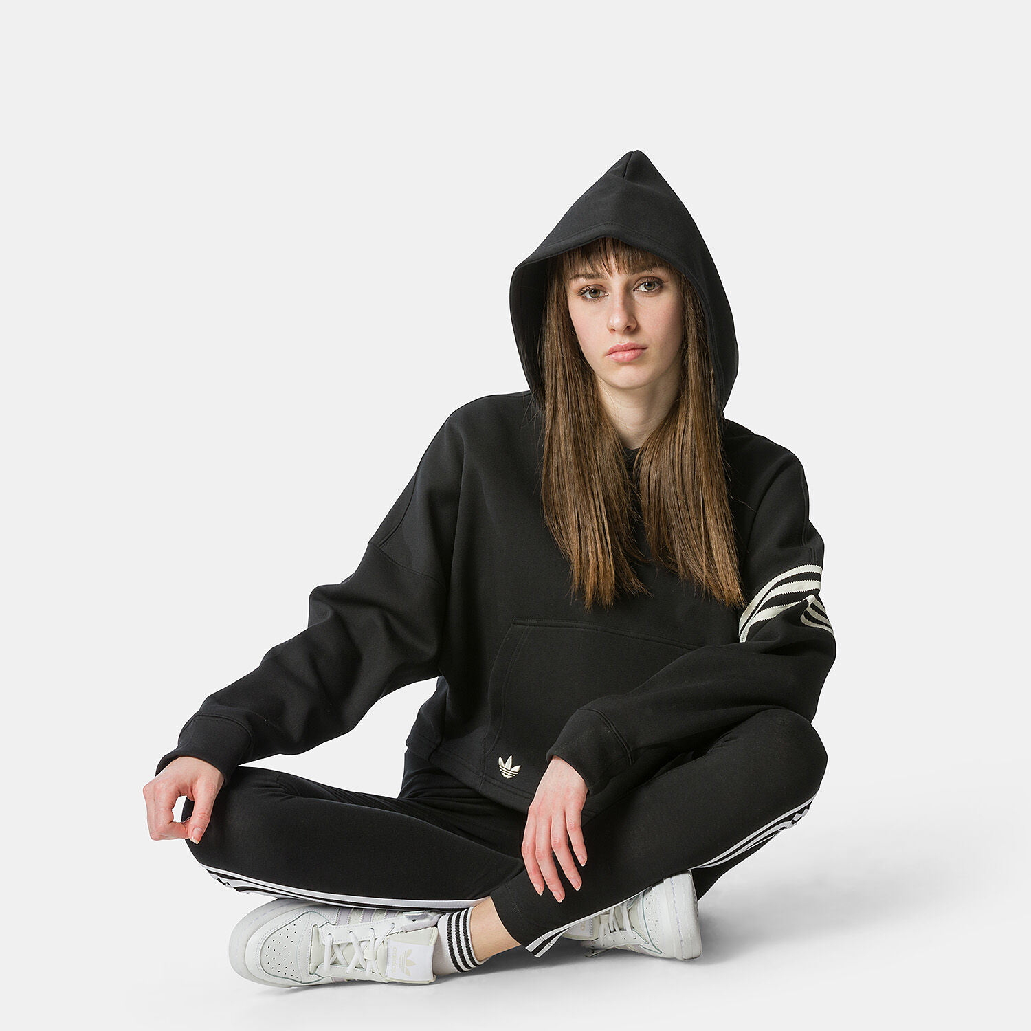 Felpa adidas adicolor Neuclassics nera e bianca AW LAB