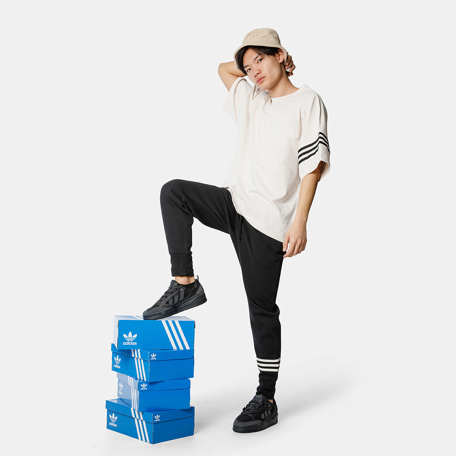 Adidas neri store