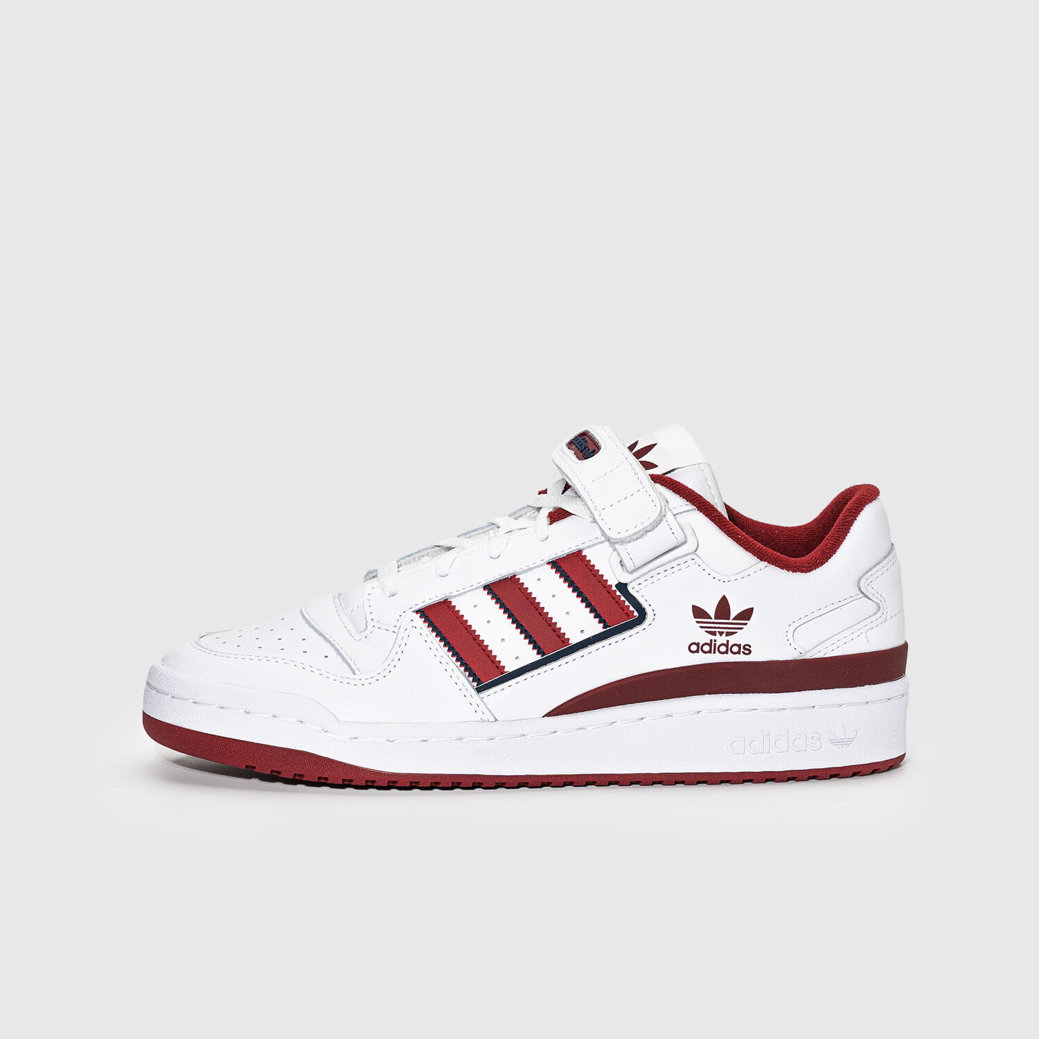 Adidas rosse e 2025 bianche