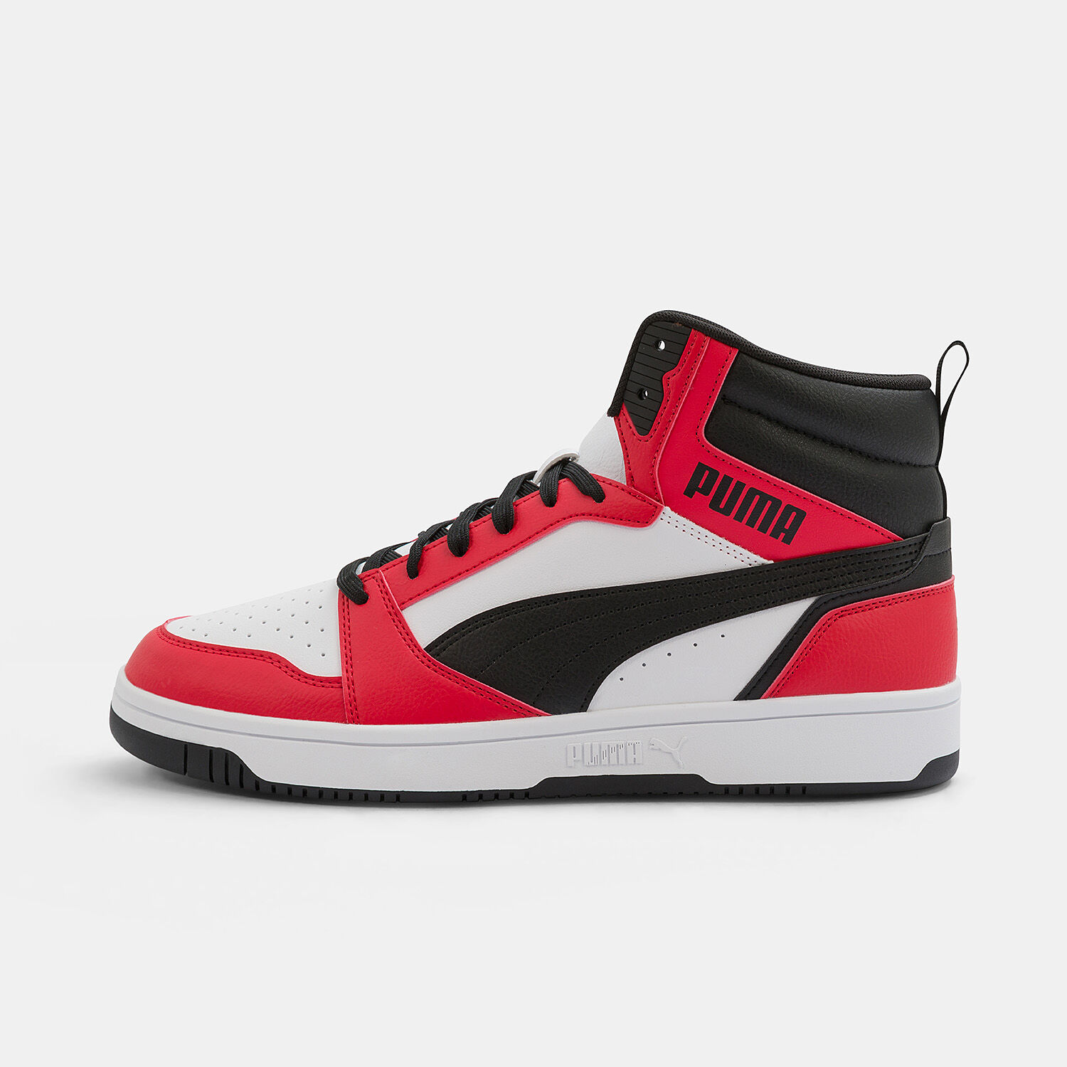 Puma nere sale e rosse