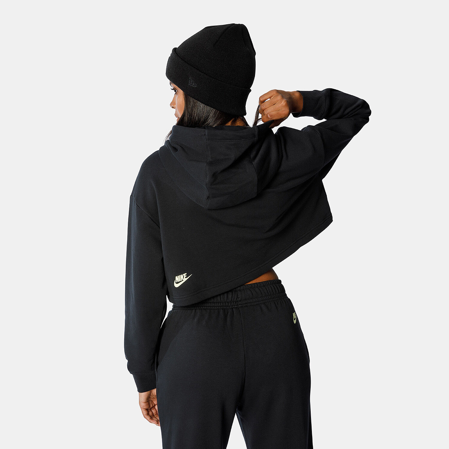 Felpa Nike Sportswear nera e dorata AW LAB