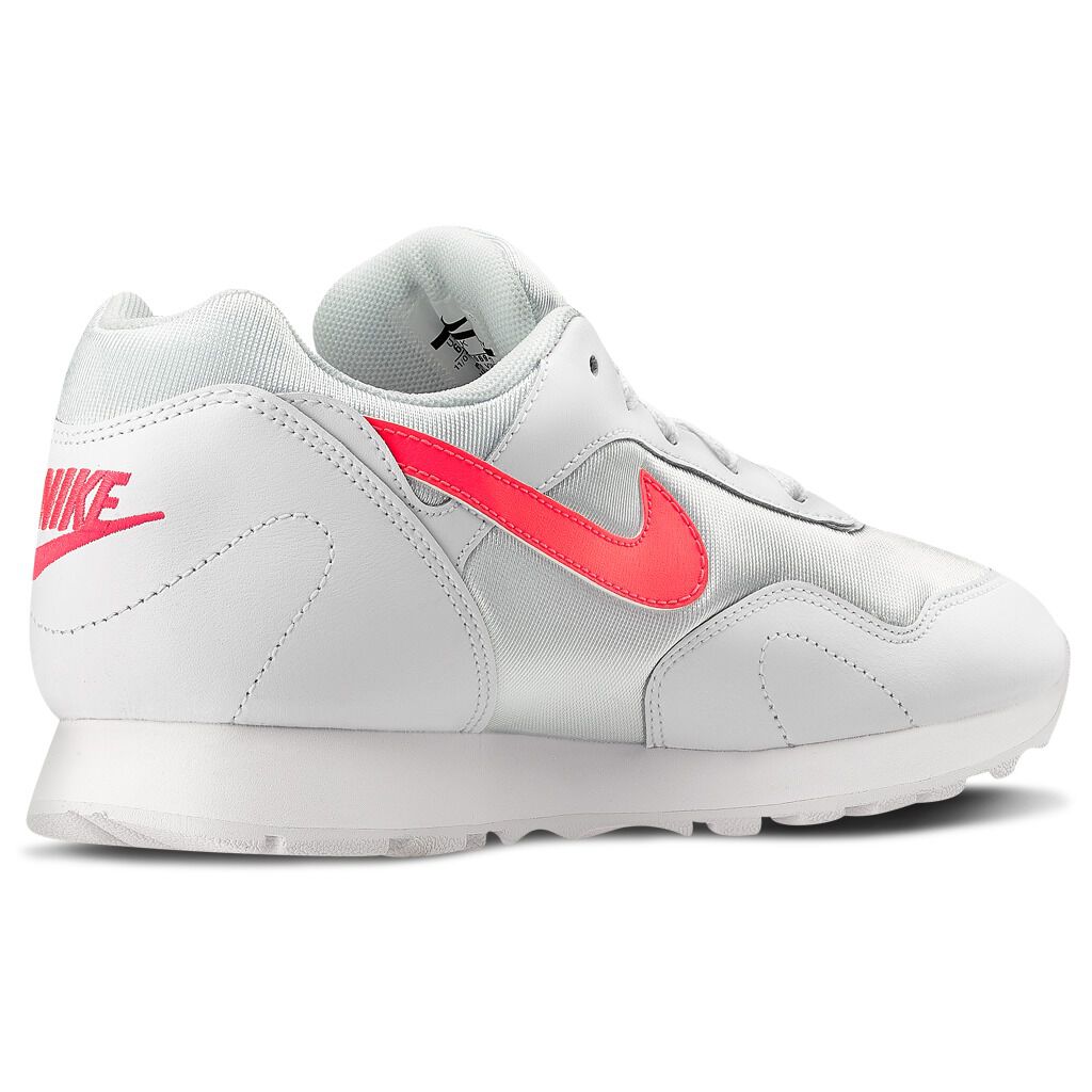 Nike outburst trainers in white and pink store