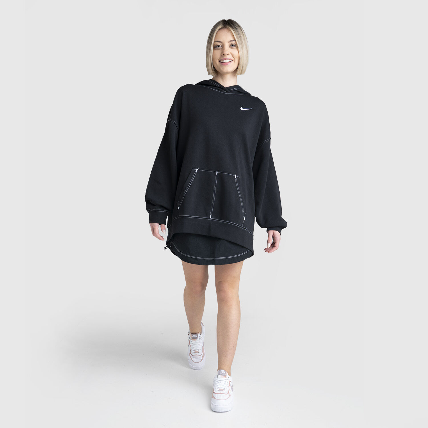 Nuove hotsell nike sportswear