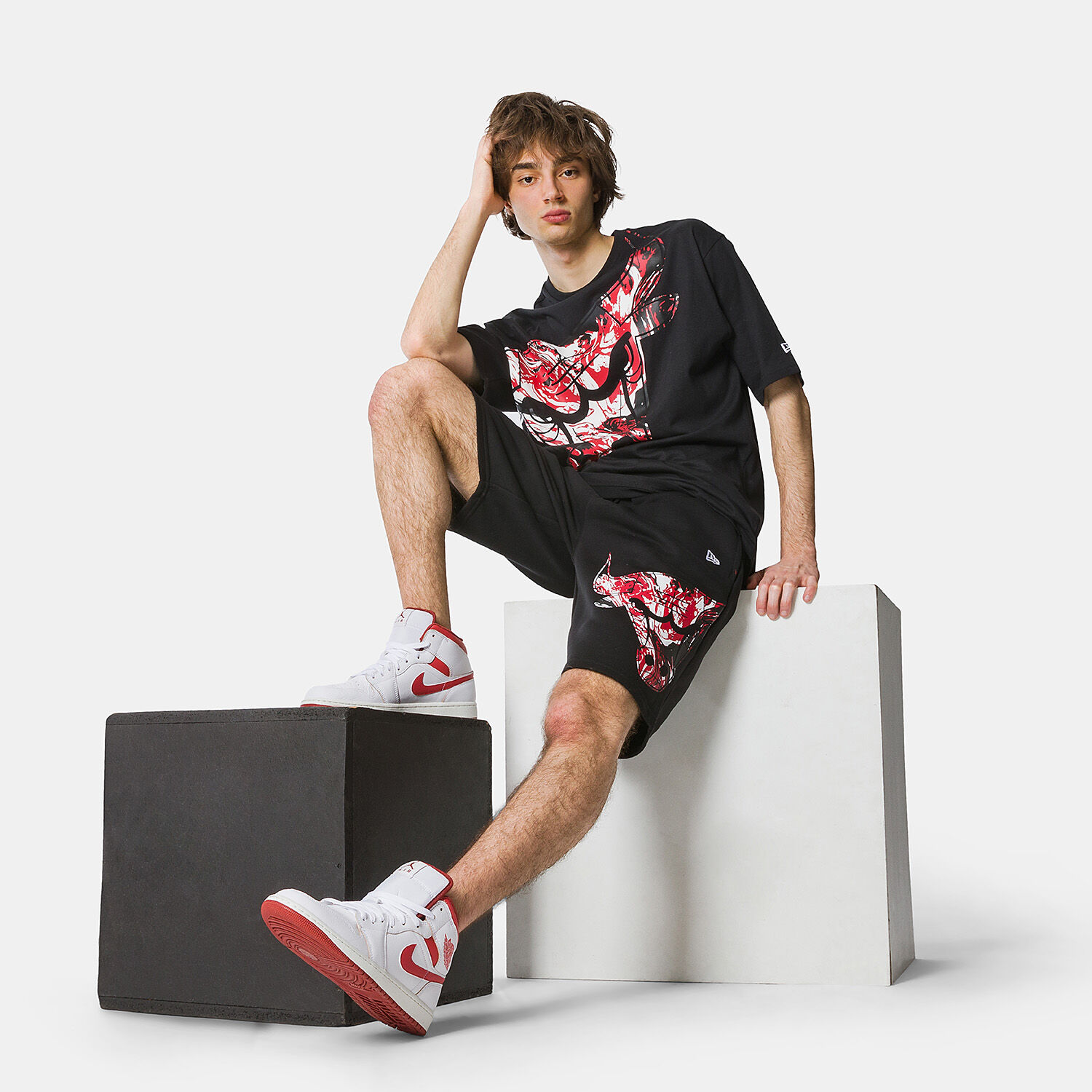 Shorts New Era Chicago Bulls NBA Infill Graphic in black red and white AW LAB