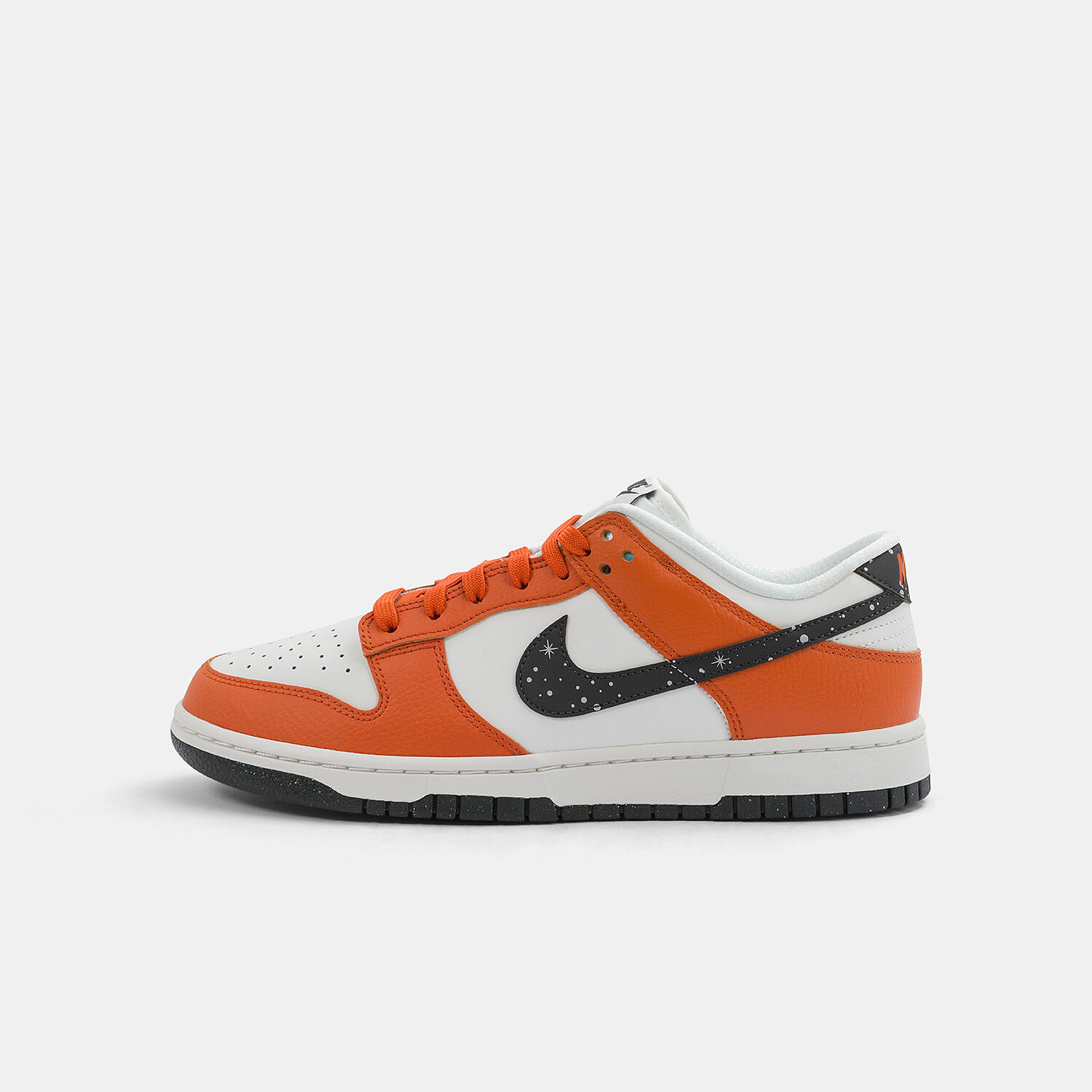 Nike sky dunk white on sale