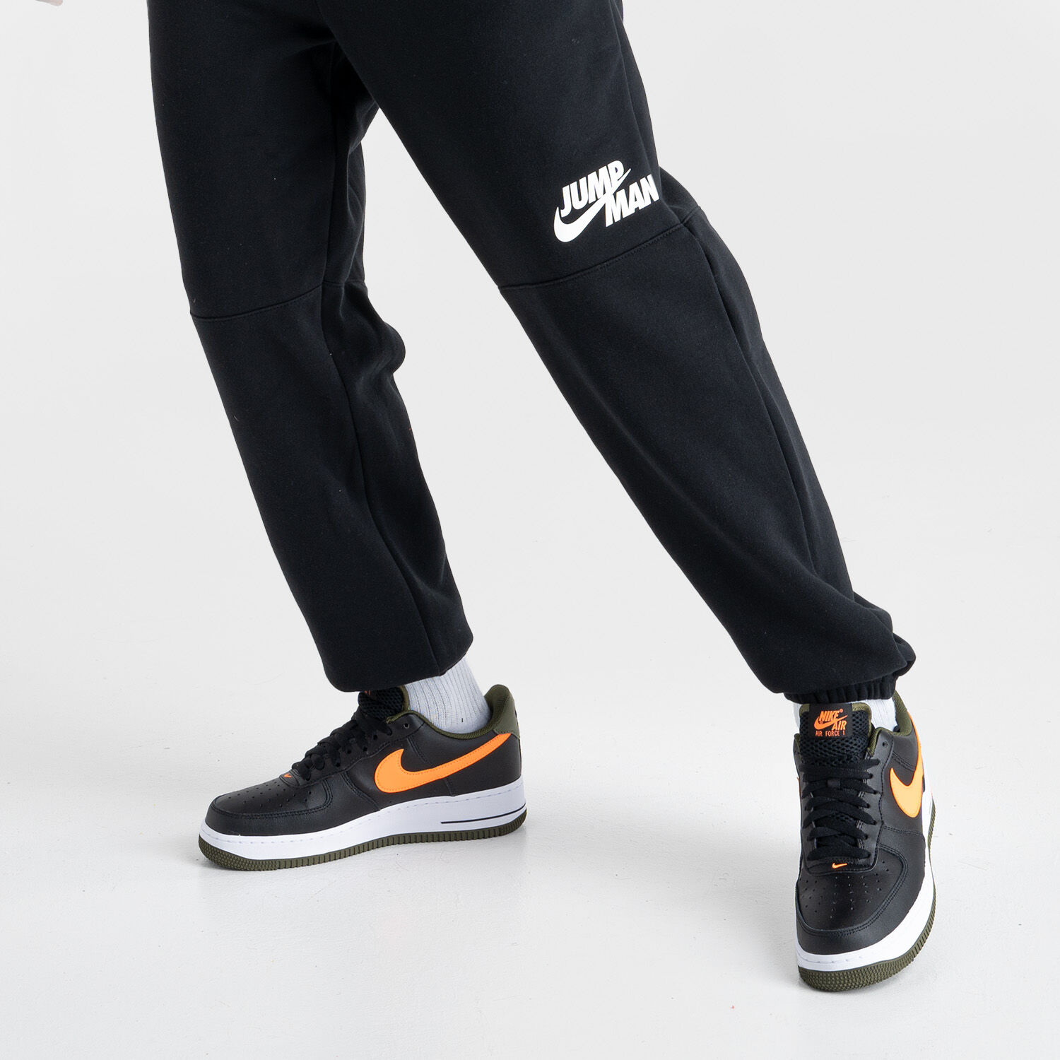 Nike jordan jumpman outlet cuffed joggers in black