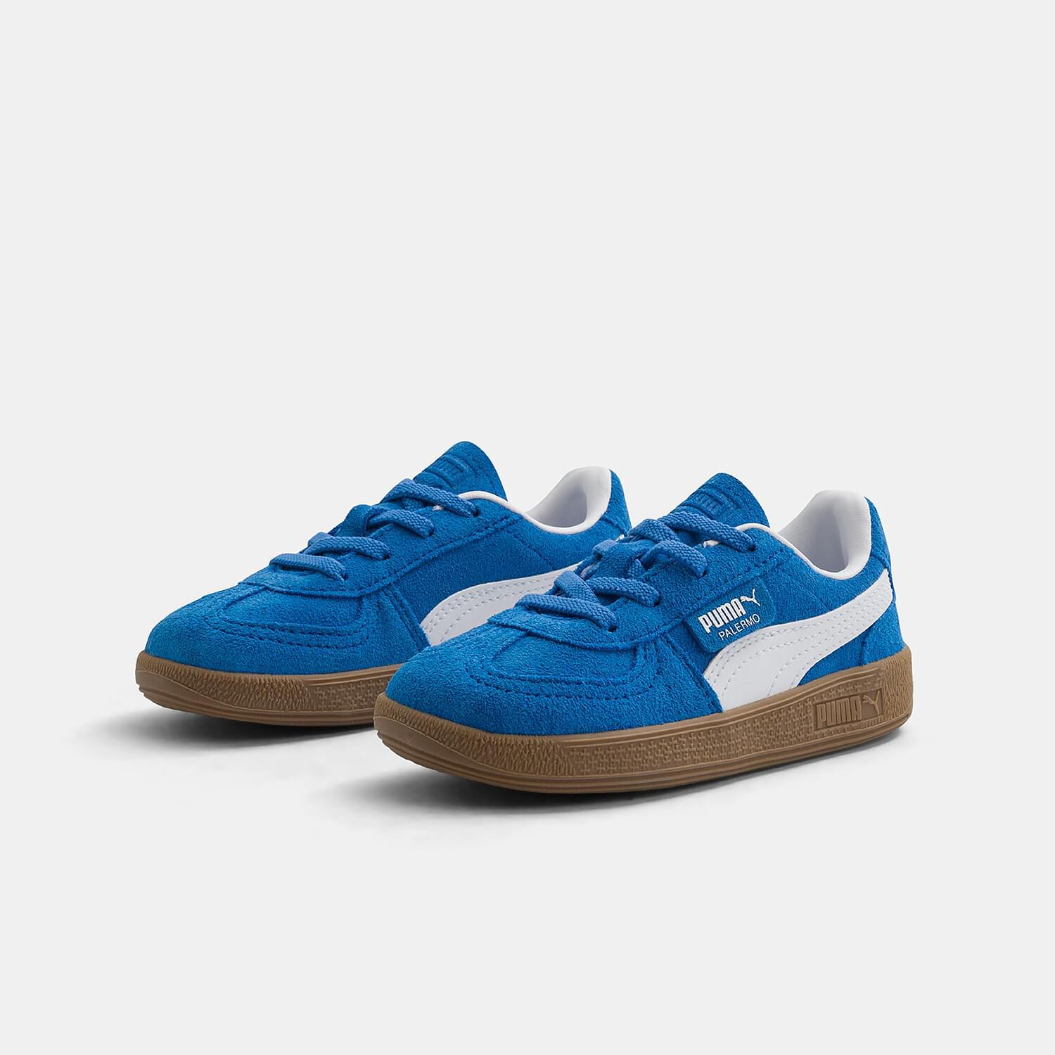 Royal blue and white pumas deals