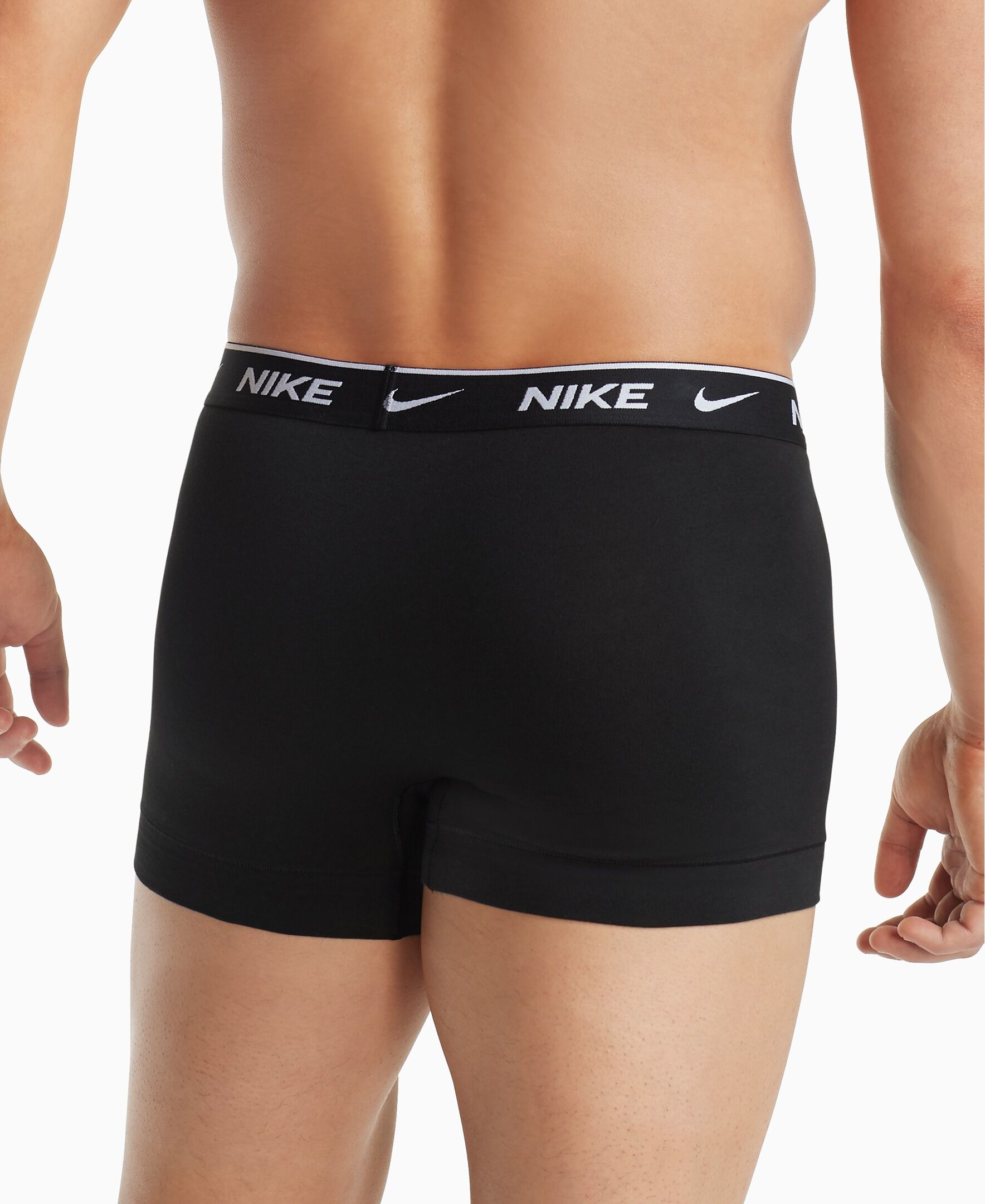 Calecon nike store