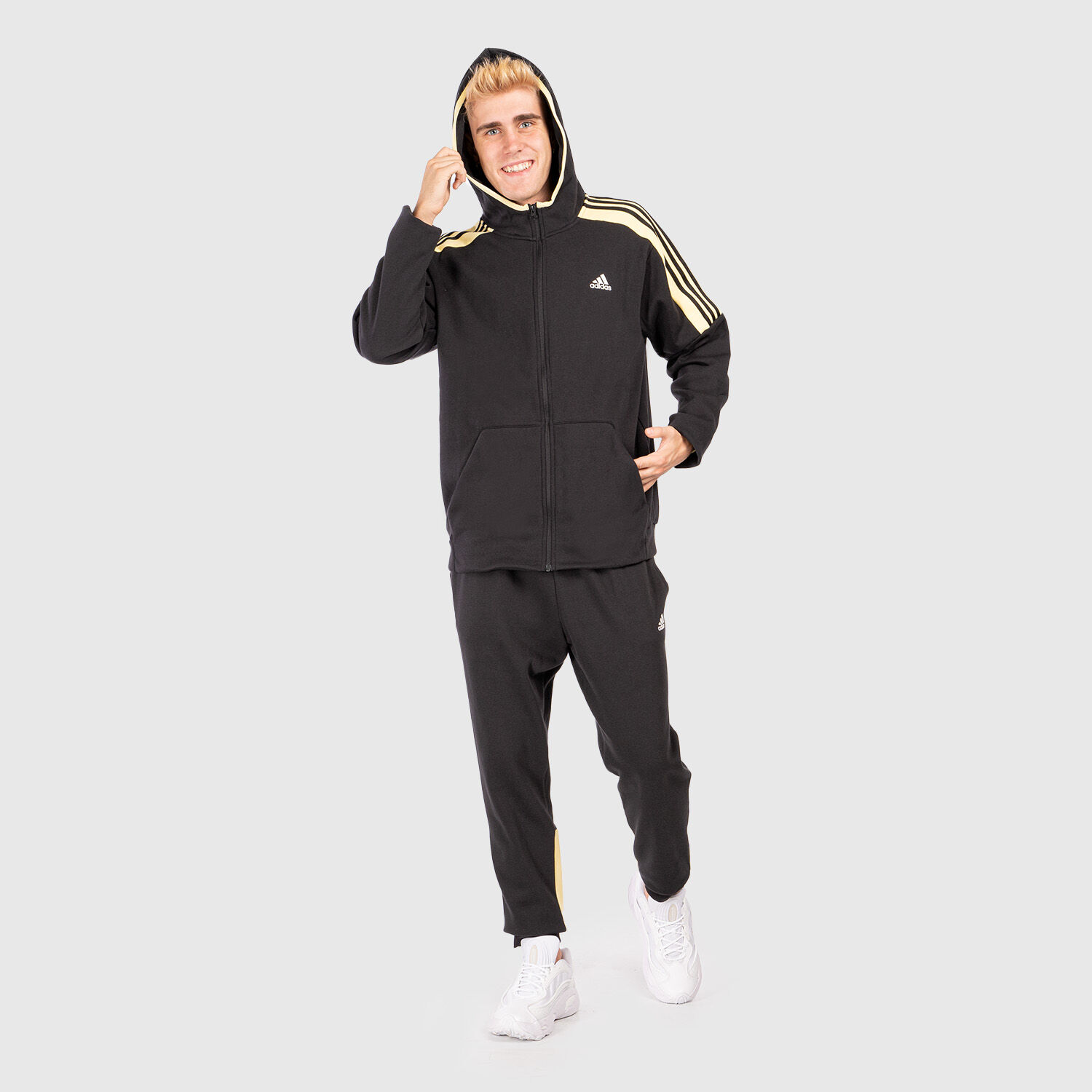 Tutta adidas sale
