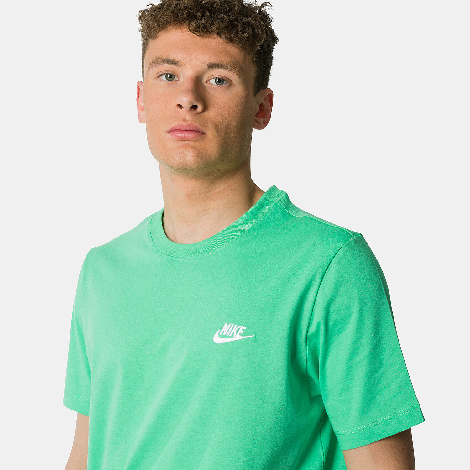 Nike Sportswear Club T shirt green AW LAB