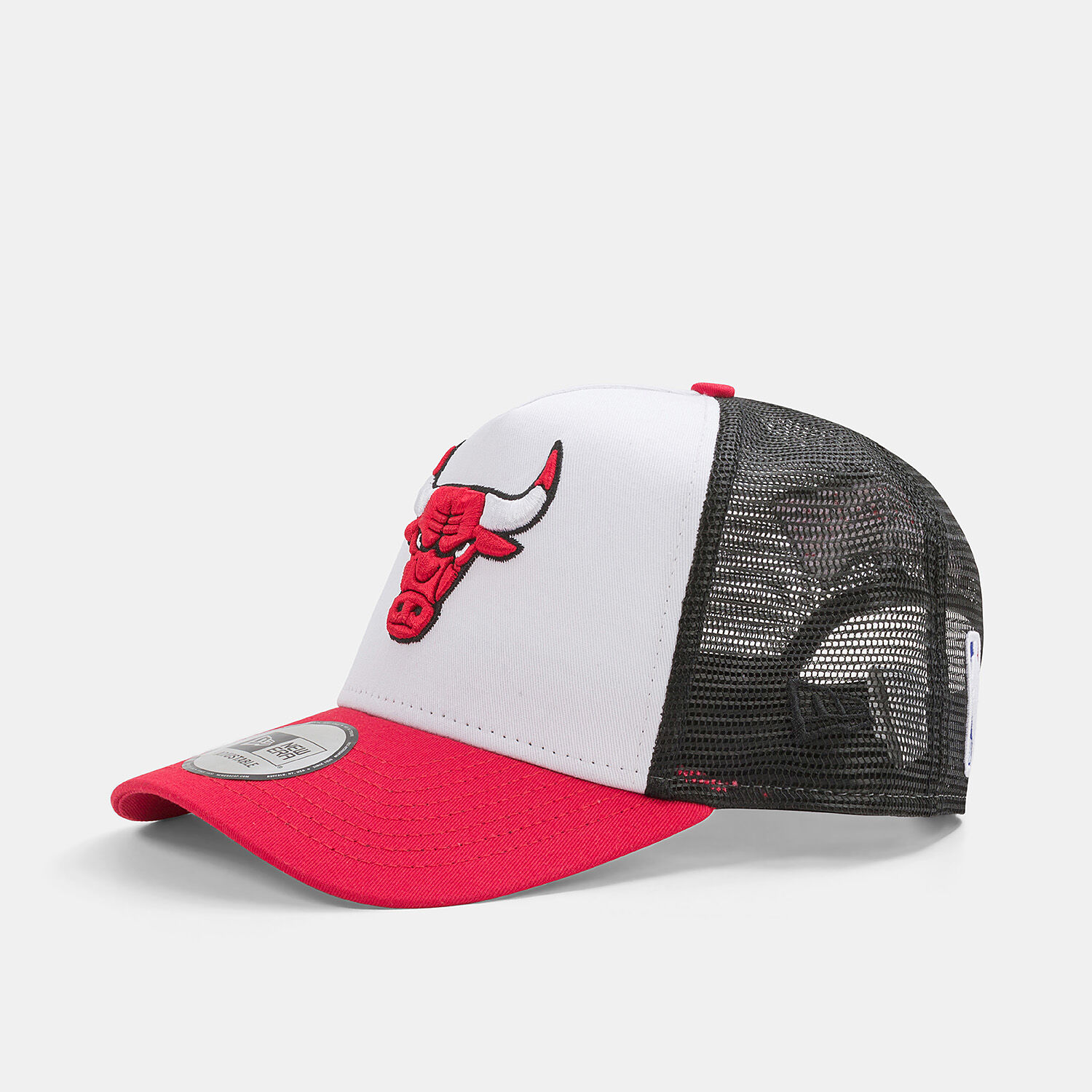 New Era Trucker E Frame Chicago Bulls NBA Cap in white red and black AW LAB