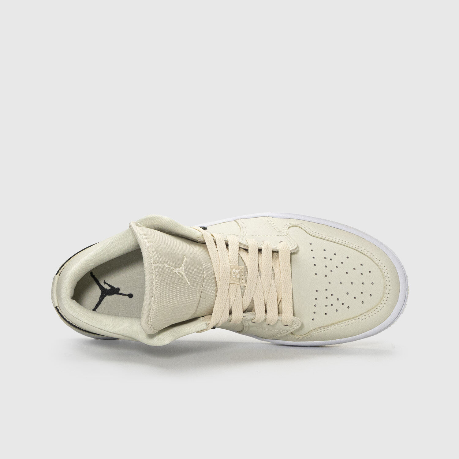 Jordan 1 color crema top