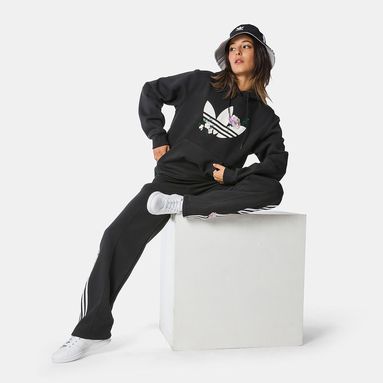 Felpa adidas Flower Embroidery multicolor AW LAB