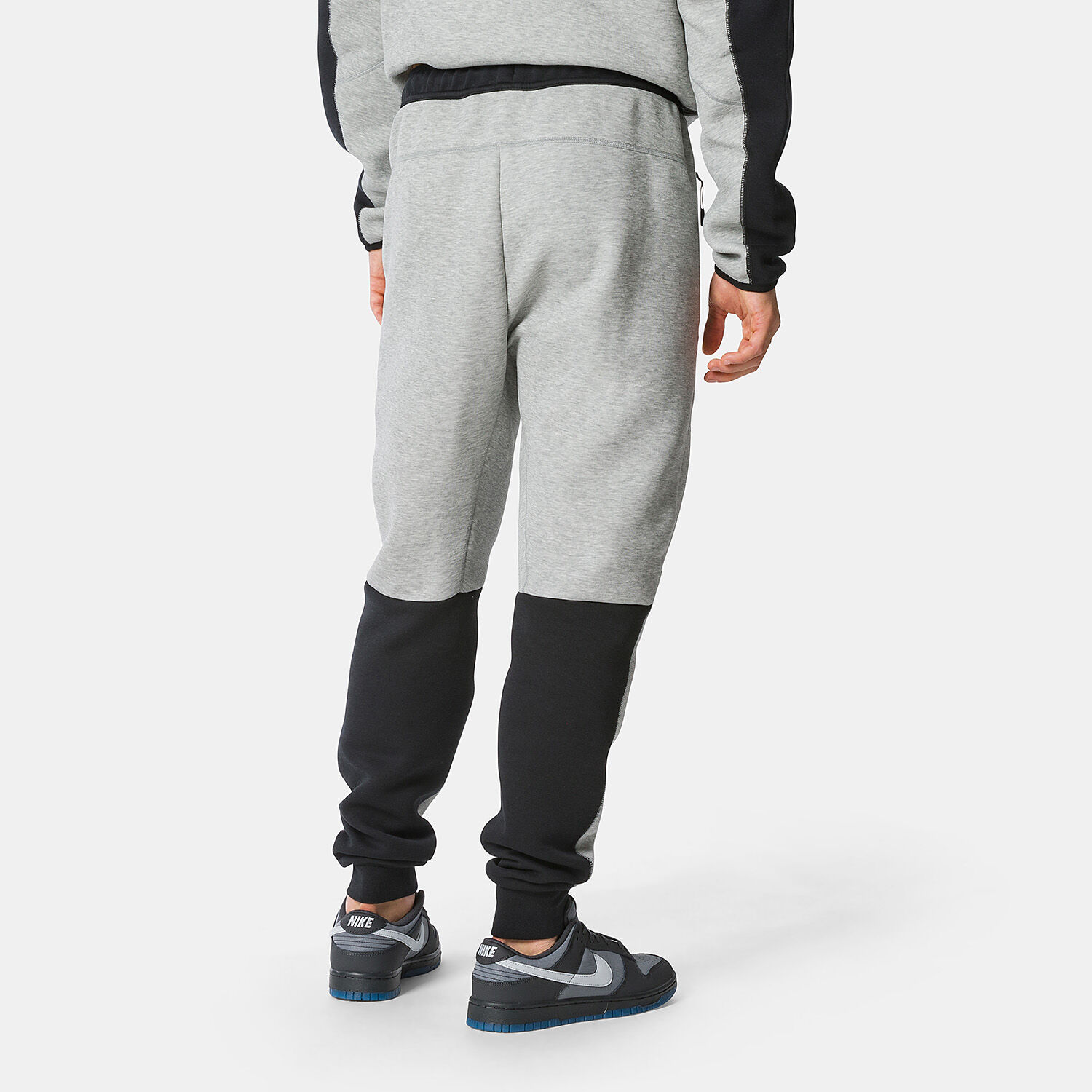 Nike tech joggers discount black and grey