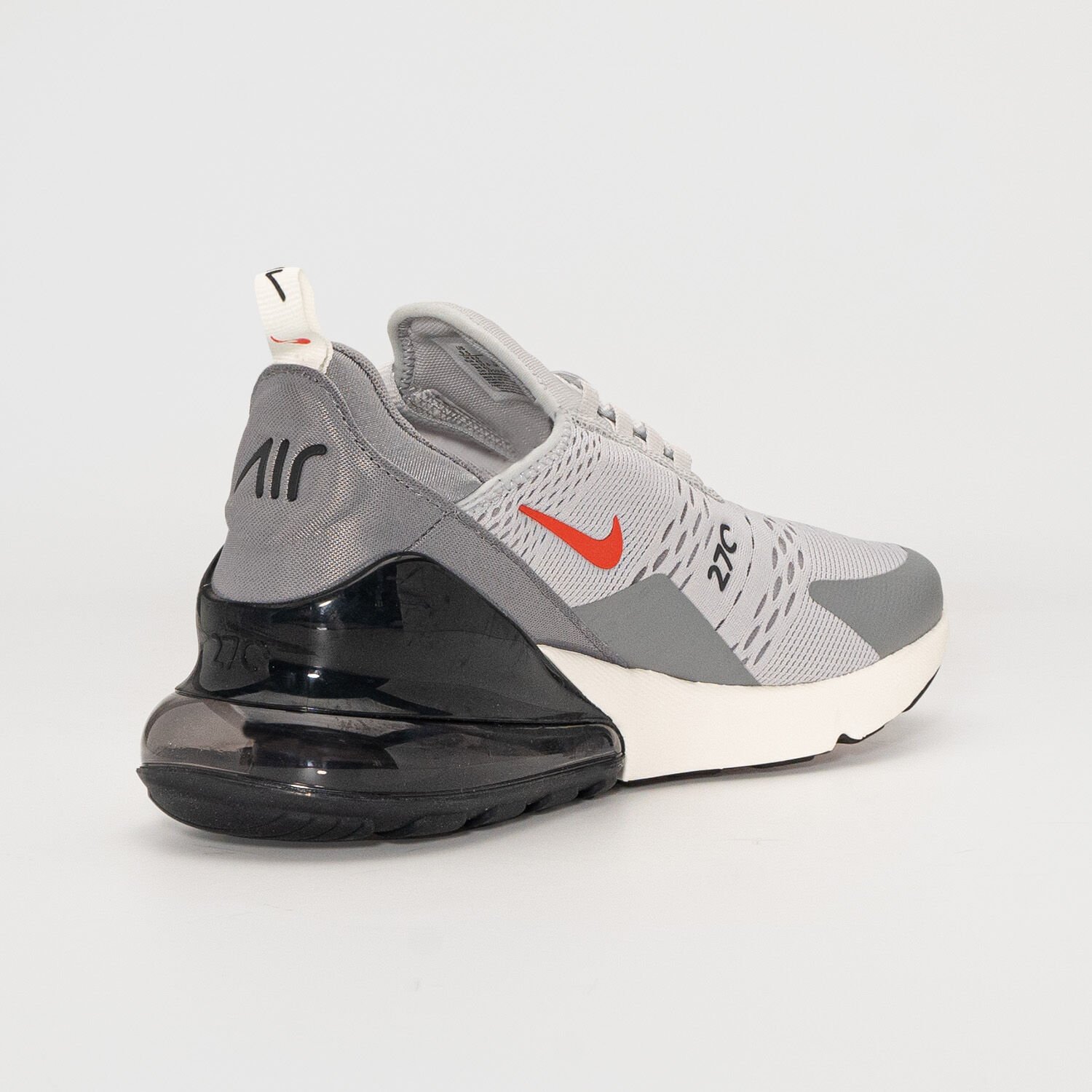 Air max outlet 270 in offerta